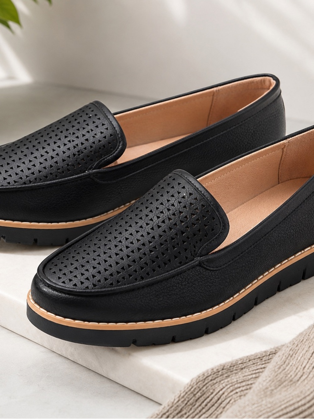 Life Stride Black Perforated Comfort Loafers with Tan Trim 7.5 M